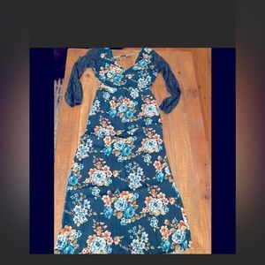 Forever21 maxi floral/lace sleeve dress